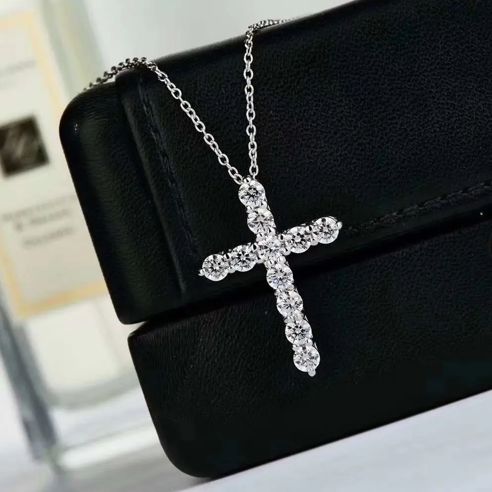 Europa En Amerika Groothandel Mode Vrouwelijke Sieraden Custom Kleine Zilver Rhinestone Crystal Cross Hanger Ketting Voor Vrouwen