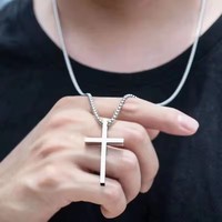 2024 le nouveau collier de croix en acier au titane hommes marée avec pendentif croix en acier inoxydable accessoires de chaîne de chandail