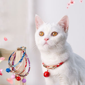 Accesorios para gatos, <span class=keywords><strong>Collar</strong></span> elegante de lujo para gatos con cintas personalizadas, campana de metal y algodón ajustable, suministros ecológicos para mascotas - Product Image 1