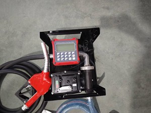 Équipement industriel compact de distribution de carburant, <span class=keywords><strong>pompe</strong></span> électrique <span class=keywords><strong>essence</strong></span>/diesel avec <span class=keywords><strong>compteur</strong></span> numérique de débit et buse d'arrêt automatique - Product Image 2