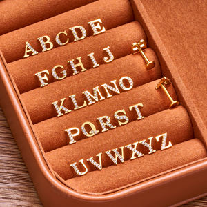 Titane Piercing En Gros Anglais Lettres Forme Tragus Conque Boucle D'oreille À Charnière <span class=keywords><strong>Clicker</strong></span> Nez Narine Anneau Femmes Piercing Bijoux - Product Image 4