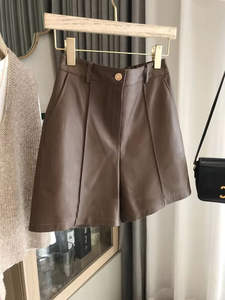 Shorts en cuir véritable pour femme à taille mi-haute – Mode estivale décontractée, cuir véritable doux, shorts tendance pour femme - Product Image 2
