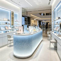 Présentoir de Comptoir Moderne pour Cosmétiques et Maquillage avec Boîte à Lumière LED pour Centre Commercial et Magasin