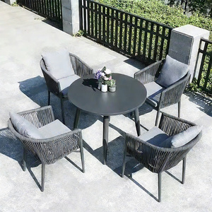 Ensemble <span class=keywords><strong>de</strong></span> table et <span class=keywords><strong>de</strong></span> chaises <span class=keywords><strong>de</strong></span> patio d'hôtel <span class=keywords><strong>de</strong></span> luxe, personnalisable en matière et en taille, en corde tressée, imperméable et résistant au soleil - Product Image 2