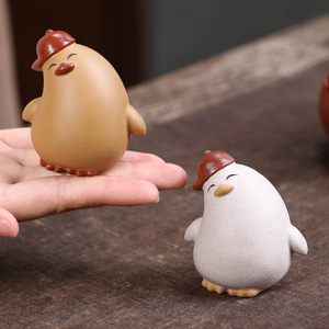 Adorno de Pato de Cerámica Yixing Zisha para Mesa de Té, Accesorio Creativo Redondo para Mesa de Té, Pato Amarillo y Blanco con Cabeza Inclinada - Product Image 1