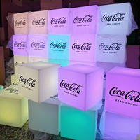 Chaise Lumineuse Cube LED Sans Fil Rustique de 16 Pouces en Plastique Rechargeable, Design à Changement de Couleur pour Application de Salle à Manger
