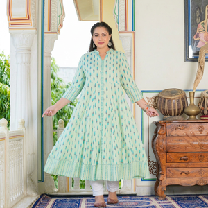 Kurta Anarkali en rayonne grande taille pour femme, couleur verte, imprimé Ikat, col mandarin, manches trois quarts, confortable pour le quotidien - Product Image 1