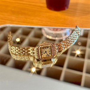 Orologio al Quarzo di Lusso per Donna con Elegante Cinturino in Acciaio Inossidabile Dorato, Nuovo Quadrante Quadrato Trendy con Vetro Piccolo - Product Image 4