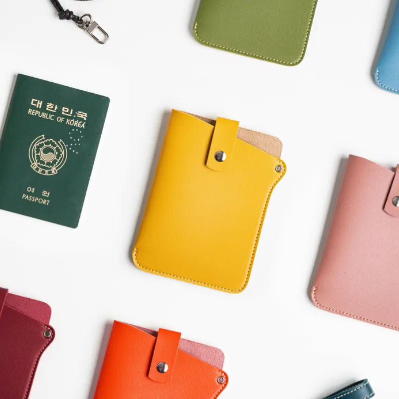 Portafoglio da viaggio personalizzato porta passaporto copri passaporto in pelle PU porta passaporto con cinturino appeso