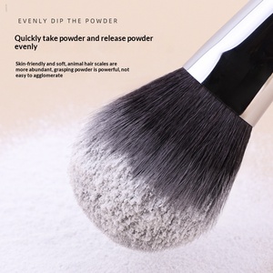 Brochas de maquillaje de pelo animal con mango de madera Cangzhou <span class=keywords><strong>para</strong></span> rostro, polvos sueltos, contorno y delineador de <span class=keywords><strong>ojos</strong></span> - Herramientas de belleza - Product Image 4