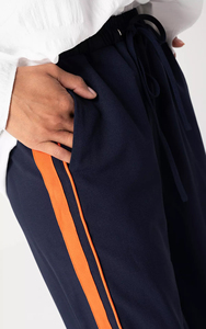 <span class=keywords><strong>Pantaloni</strong></span> a Righe <span class=keywords><strong>Blu</strong></span> <span class=keywords><strong>Scuro</strong></span> Personalizzati OEM per <span class=keywords><strong>Donna</strong></span> |   <span class=keywords><strong>Pantaloni</strong></span> Sportivi Arancioni Comodi e Freschi per Outfit Casual Quotidiani - Product Image 5