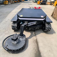 Tondeuse robot thermique RC automotrice tout-terrain pour herbe, avec système de sécurité et forte capacité de franchissement pour travaux de tonte en zone montagneuse