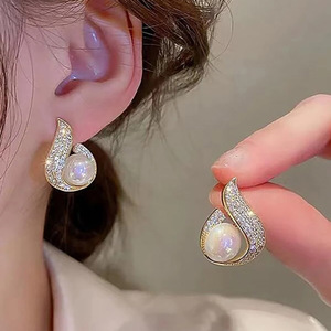 Orecchini a perla a spirale a goccia stile vintage Hong Kong, gioielli a forma di fiamma dorata per donna, da indossare tutti i giorni, per feste, idea regalo - Product Image 3