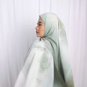 ฮิญาบพิมพ์ลายสำหรับผู้หญิงมุสลิม รุ่นพรีเมียม ระบายอากาศได้ดี ใช้ได้ทุกฤดู ปี 2026 ขายดีที่สุด พร้อมโลโก้สั่งทำได้ - Product Image 1