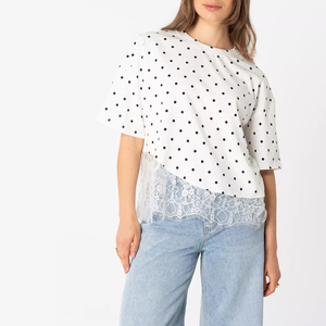Camicetta da donna personalizzata 2026 con pois e pizzo, top in chiffon a maniche corte con dettagli femminili, camicia casual vintage OEM/ODM da donna - Product Image 1