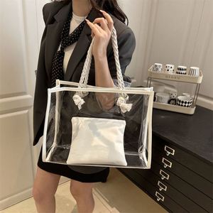 กระเป๋าหิ้วใส PVC สีลูกกวาดแบบใหม่ปี 2026 กันน้ำ หูหิ้วหนา สำหรับใส่ของชายหาด ช้อปปิ้ง  พร้อมส่งแบบดรอปชิปปิ้ง - Product Image 5