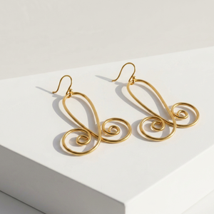 ต่างหูห้อยทรงระฆังชุบทองเหลืองทำมือ Jewelsha Golden Spiral Elegance ดีไซน์ทันสมัย - Product Image 1