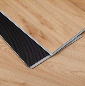 Revêtement de sol en <span class=keywords><strong>vinyle</strong></span> texturé en bois SPC durable de qualité supérieure Système de clic facile à installer Imperméable résistant à l'humidité en PVC - Product Image 1