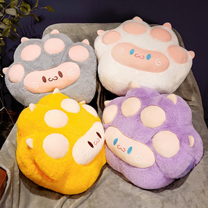 Coussin-couverture super doux 3-en-1 en peluche patte de chat de dessin animé pour anniversaire, avec rembourrage en coton PP, chauffe-mains et coussin de sieste de bureau, idéal comme cadeau. - Product Image 3