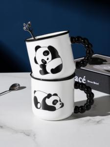 แก้วกาแฟแพนด้า ของขวัญใหม่ล่าสุดปี 2025 ขนาด 320 มล. แก้วเซรามิคลายแพนด้าน่ารัก แก้วทำมือพร้อมช้อน - Product Image 5