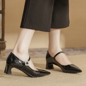 Sandalias Planas de Cuero Genuino con Tacón Grueso y Diseño Geométrico Estilo Coreano Evergreen para Mujer, con Pedrería y Cierre de Cordones - Product Image 5