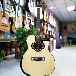 Guitarra Acústica Merida The Solo Wolfs Journey, Totalmente de Abeto y Palisandro, para Interpretación Profesional - Product Image 1