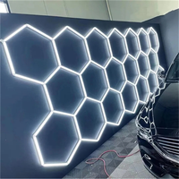 Lumière LED hexagonale à économie d'énergie avec design en nid d'abeille pour entrepôt et garage