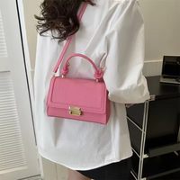 Sac bandoulière personnalisé avec logo, imprimé multicolore, mini sac à main avec poignée nouée, fermoir métallique et sangle détachable
