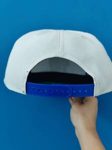 Lot de 100 casquettes de baseball snapback unies pour hommes, style camionneur, avec broderie 3D chic, 6 panneaux, pour équipes sportives, avec logo NF personnalisé, vente en gros - Product Image 3