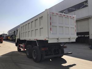 <span class=keywords><strong>Camion</strong></span> à benne basculante <span class=keywords><strong>Bruder</strong></span> Granite Halfpipe 2823 avec chaîne à pneus - Product Image 3