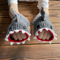 Gants de Crocodile tricotés chauffant 3D tasse de bière plaine acrylique dessin animé extérieur drôle forme de requin demi-doigt gants mitaines cadeau