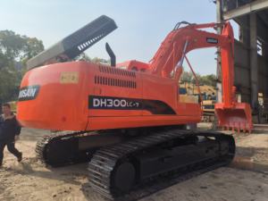 Excavatrice sur chenilles <span class=keywords><strong>d</strong></span>'<span class=keywords><strong>occasion</strong></span> <span class=keywords><strong>DOO</strong></span>-SAN DH300LC-7, 29,6 tonnes, 147 kW, équipement de construction à vendre - Product Image 1