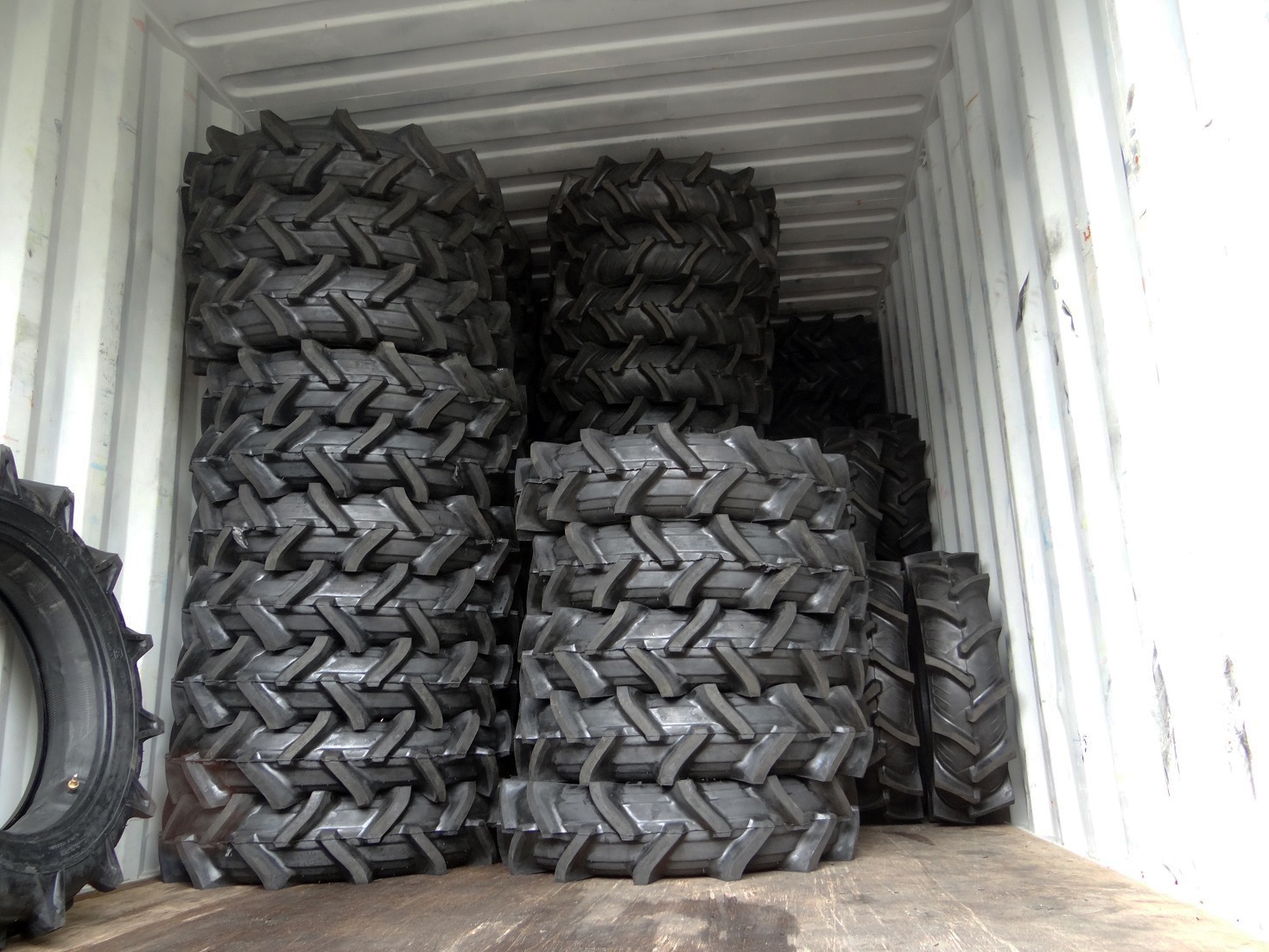 Kubota Tractor Tires Made in China - Durable & Reliable