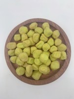 En gros, cacahuètes cuites certifiées casher, saveur wasabi et prune épicée, en forme de prune, en sac de 5 kg - Idéales pour les fêtes, en sachets semi-souples, parfaites comme collations.
