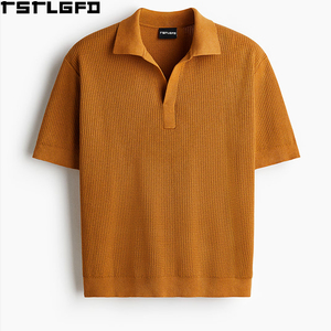 Polo en maille style Old Money OEM/ODM pour homme, jaune moutarde, coupe classique, col ouvert, fabricants de polos pour homme en gros - Product Image 3