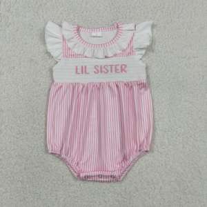 Combinaison pour bébé fille « LIL SISTER », rose rayée, à volants smockés, vêtements décontractés d'été pour nourrissons - Product Image 1