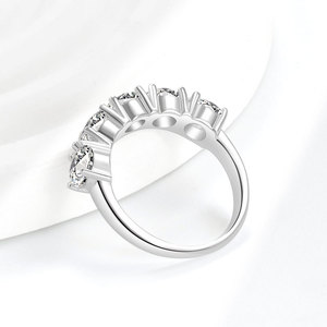 Anillo de Plata de Ley S925 con Cinco Piedras de Moissanita, Corte Redondo, Estilo Princesa, Banda con Bisel Completo, Elegante Anillo de Boda para Mujer - Product Image 3