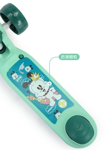 Trottinettes à pédales pliables pour enfants chauds avec 3 ensembles de coudières de genou à roues en polyuréthane lumineuses pour enfants de 2 à 14 ans - Product Image 4