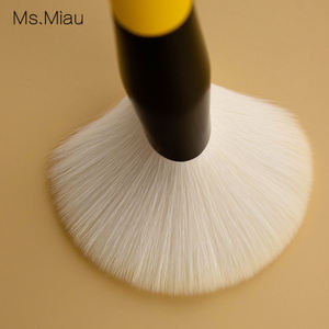 Ensemble de pinceaux de maquillage pour le visage de luxe, forme plate, <span class=keywords><strong>poils</strong></span> doux, manche en bois brillant, outil de beauté, pinceau pour le blush - Product Image 4