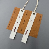 Étiquette suspendue personnalisée en toile de coton avec œillet métallique, logo imprimé sur carte texturée pour marque de mode de créateur