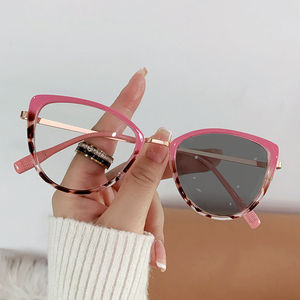 Montature per Occhiali Cat Eye, Occhiali di Lusso in Metallo con Protezione dalla Luce Blu, Montatura Ottica per Computer e Lettura, Occhiali Fotocromatici per Donne - Product Image 3