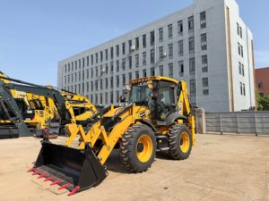 Chargeuse-pelleteuse JCB 4CX neuve de 8,7 tonnes, direction intégrale, godet 4-en-1, attache rapide, cabine climatisée, 0 heure, garantie usine, CE EPA - Product Image 3