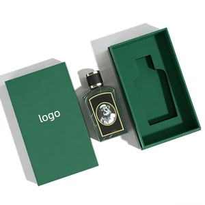 Boîte cadeau rectangulaire de luxe personnalisée rouge et verte en carton rigide étanche avec logo doré en relief, fermeture magnétique et insert en éponge pour - Product Image 3