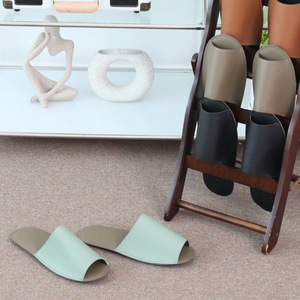 Vente en gros de pantoufles minimalistes en cuir PU de style japonais et coréen pour hôtels, maisons d'hôtes, maisons et accueil d'invités - Product Image 2