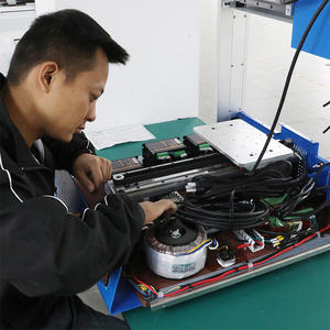 Robot de Atornillado Automático de Escritorio de Doble Mesa y Múltiples Ejes, Máquina de Bloqueo de Tornillos con Alimentación Automática - Product Image 4