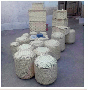 Lámpara Colgante Decorativa de Bambú con Diseño de Piña y Patrón Tropical Tejido Único para Comedor, Sala de Estar, Cafetería, Bar y Ambientes Elegantes - Product Image 1