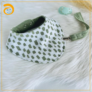 Set <span class=keywords><strong>Regalo</strong></span> per Neonati: Bavaglino 100% Cotone, Clip per Ciuccio e Catena, Confezione <span class=keywords><strong>Regalo</strong></span> con Piatto in Legno per Traguardi di Crescita - Product Image 3