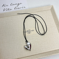 Bijoux fantaisie coeur irrégulier pendentif colliers pour femmes doux longue corde en cuir noir réglable chandail chaîne colliers
