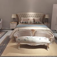 Table de chevet en or blanc français de luxe, sculptée à la main, avec 3 tiroirs, meuble de chambre classique