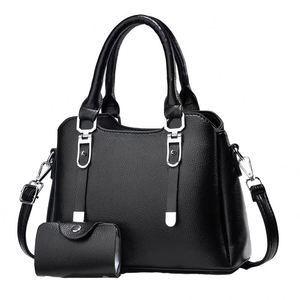 Bolsa de playa grande de neopreno perforado personalizada para mujer, ideal para viajes y compras. - Product Image 1